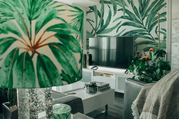 Change over your tired interiors with these Easy Ways to Refresh your Home on a Budget! Even if you don't want to spend a dime, you're sure to find an idea!