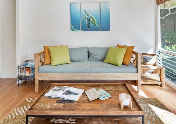 Live every day like a beach vacation, when you set up your space in the Hamptons decor style! Here are all the tips you need to bring home this style.