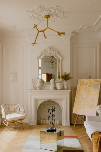 Bring home the glamor and elegance of French chic with the Parisian decor style! Contrary to popular belief, this style is easier than you think!