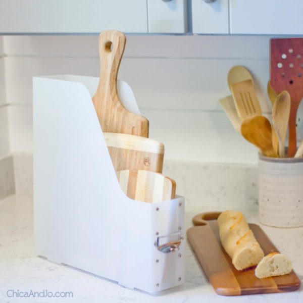 Who'd think magazine holders could be so useful? Check out these 25 Inventive Ways to Organize with Magazine Holders in your kitchen, office and more!