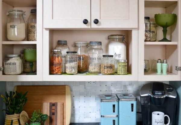 If you're ending up with glass jars and don't know wnat to do with them, check out these Amazing Ways to Organize with Glass Jars, all around your home!