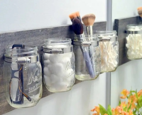 https://thefabhome.com/wp-content/uploads/2021/07/08_Ways-to-Organize-with-Glass-Jars.jpg